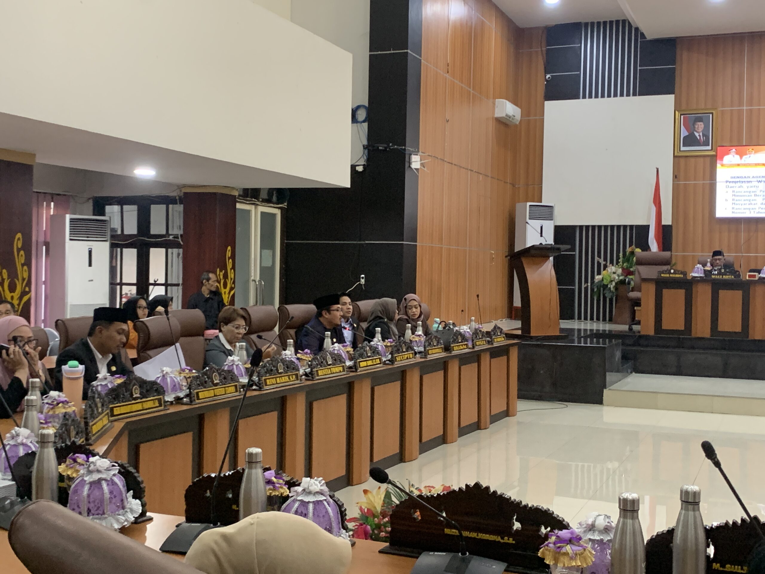 Rapat Paripurna dengan agenda Pandangan Umum Fraksi terhadap 3 (tiga) Rancangan Peraturan Daerah (Raperda) di Ruang Sidang Utama DPRD Kota Palu, Kamis (18/6/2026) | Foto: sultengnambaso.id