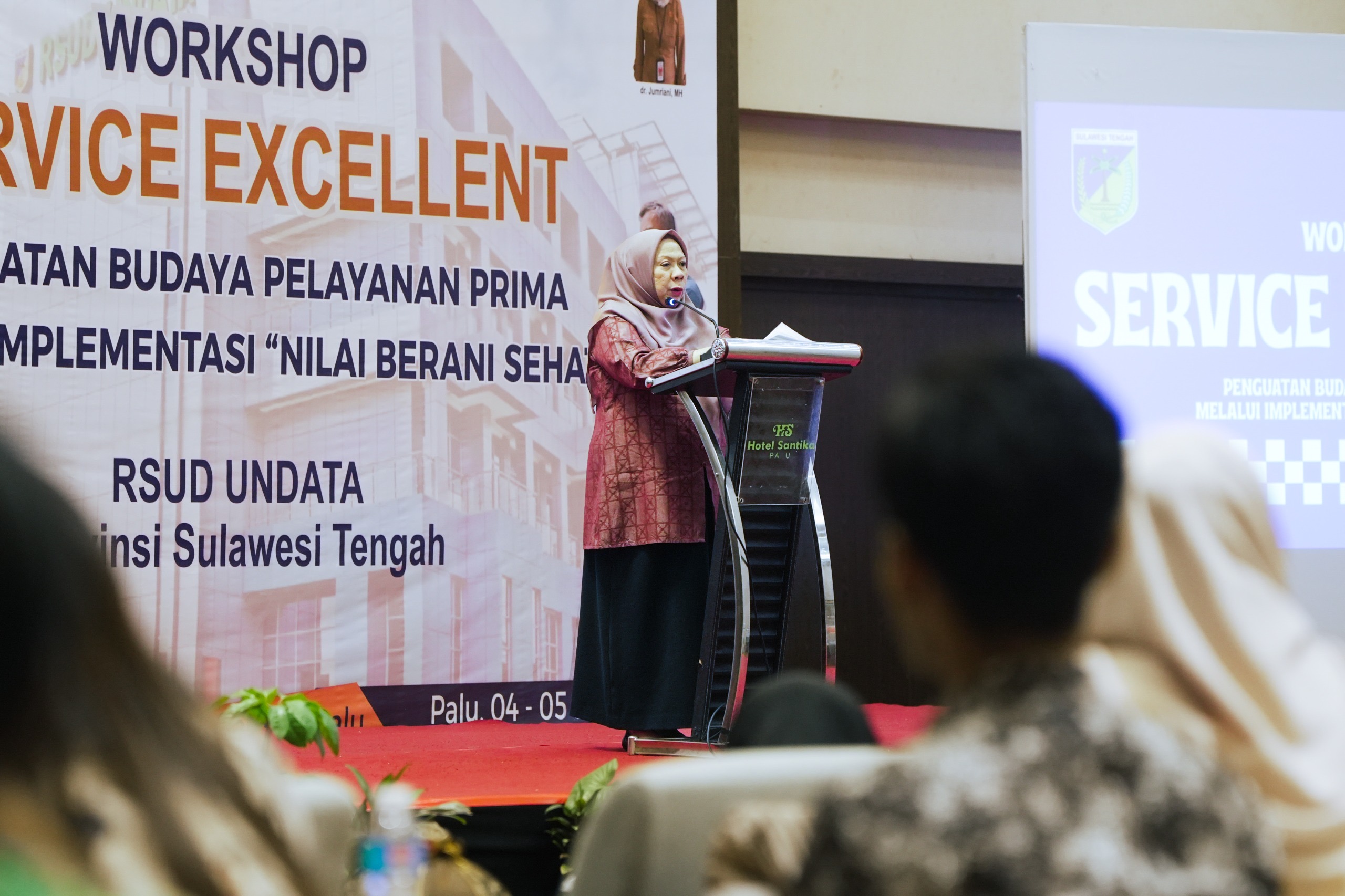 Wakil Gubernur Sulawesi Tengah, dr. Reny A. Lamadjido saat menghadiri Workshop Service Excellent bertema “Penguatan Budaya Pelayanan Prima melalui Implementasi Nilai Berani Sehat” yang digelar di Palu, Kamis (4/6/2026) | Foto: Ist